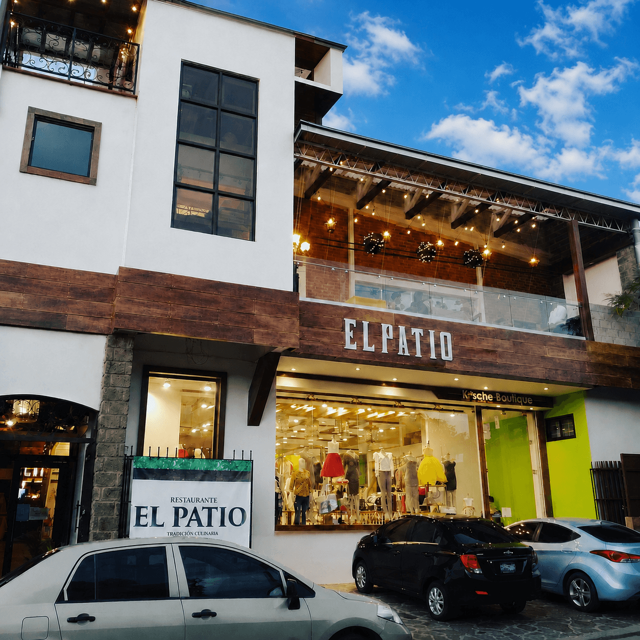 Fachada del Restaurante El Patio en Santa Ana, El Salvador